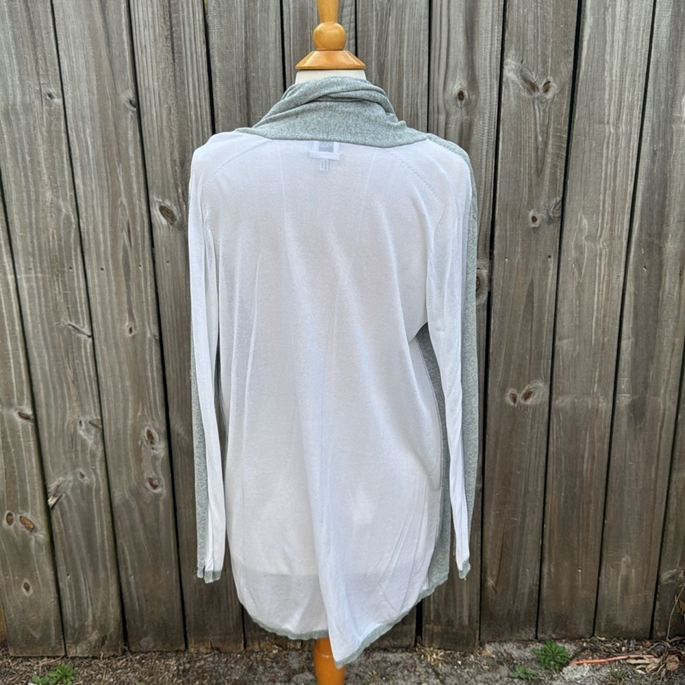 Armani Collezioni gray and white sweater, size 8 - Picture 3 of 5